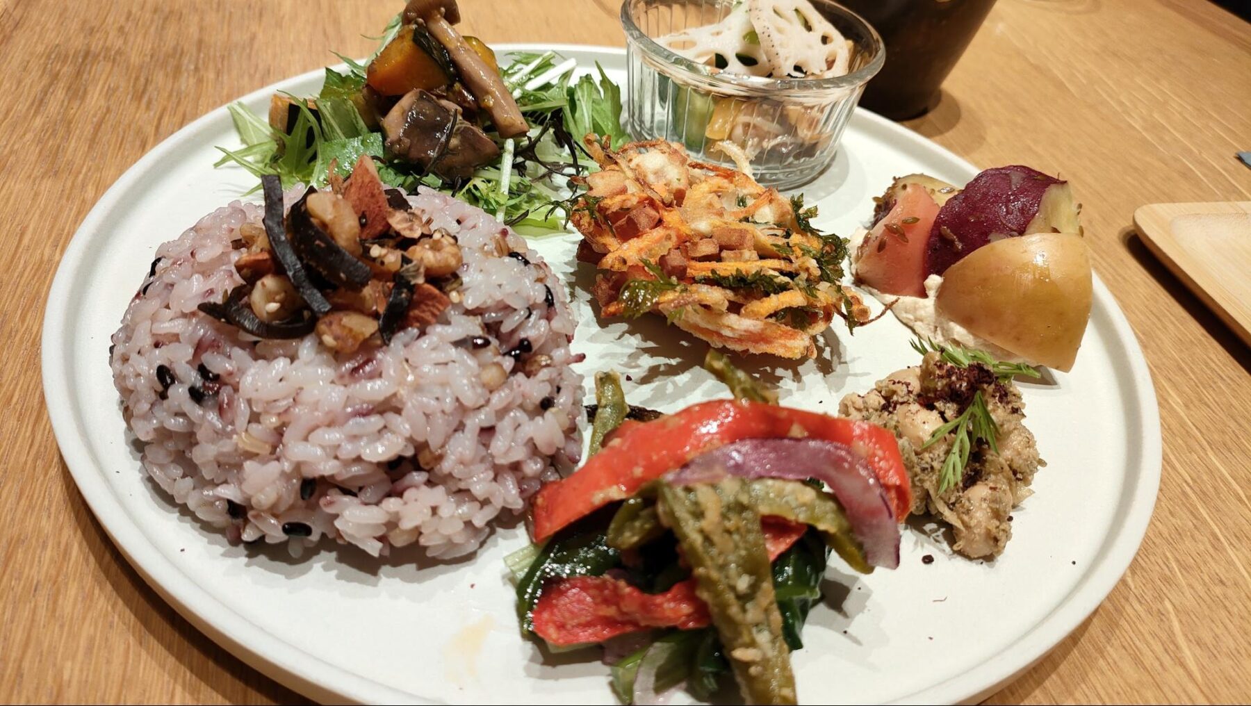 新西洋料理大系本 NYの2ツ星精進料理店〈Kajitsu〉がレシピ写真集を出版