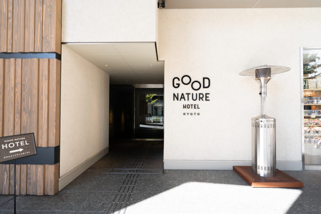 good nature hotelの入り口